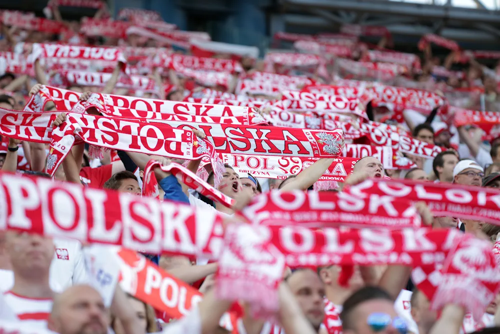 Polish fans with scarfs