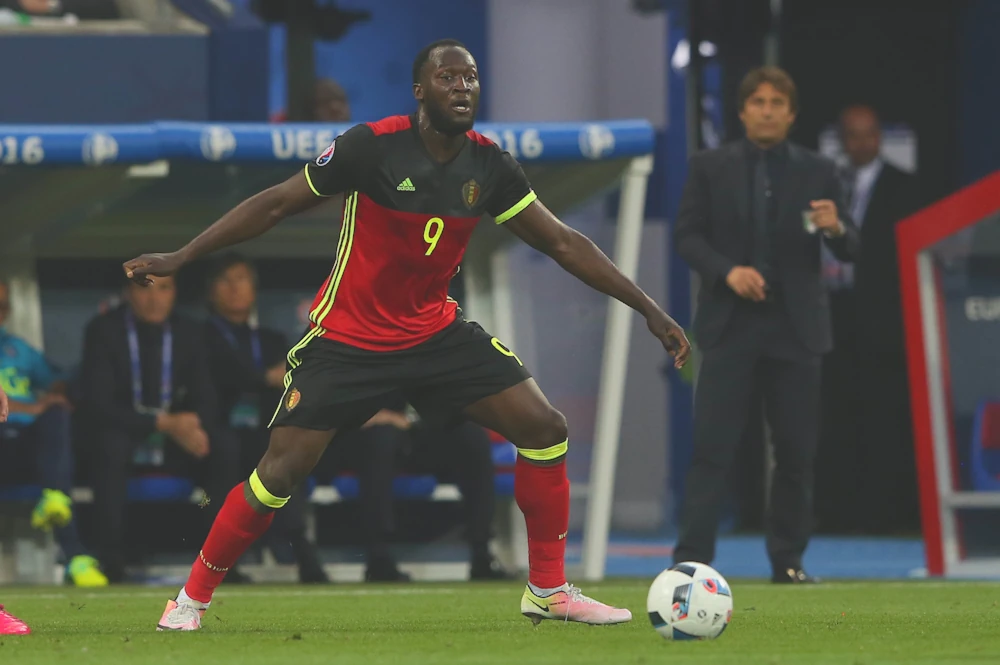 Romelu Lukaku - showing his best stretching moves